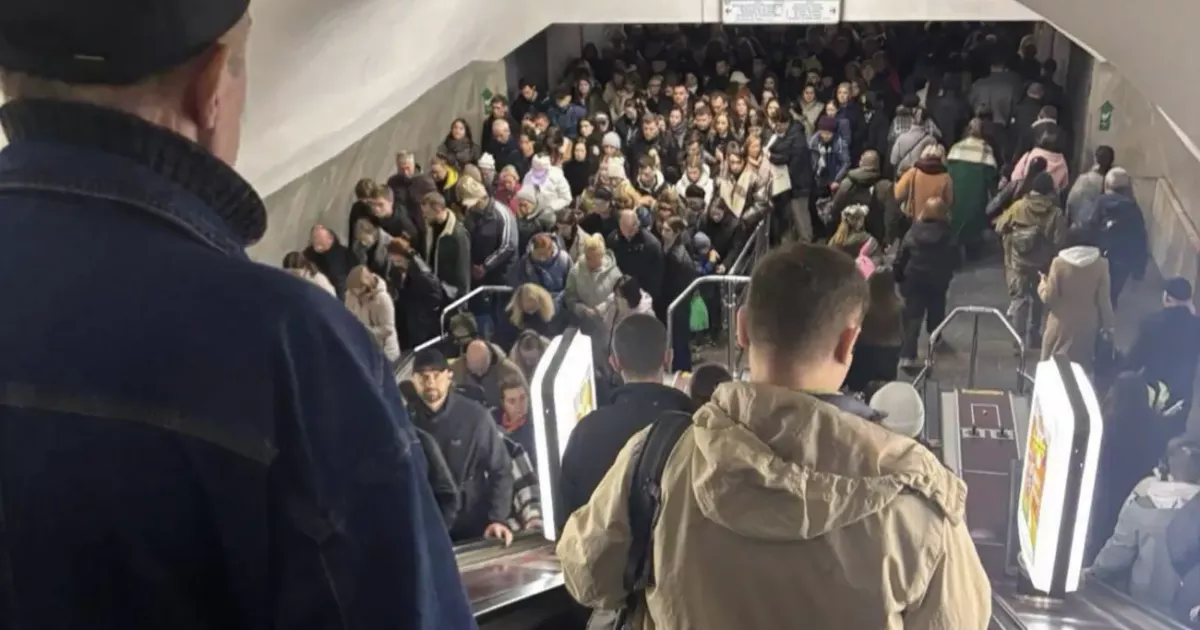 Київ і область без світла: перебої з електропостачанням паралізували частину метро