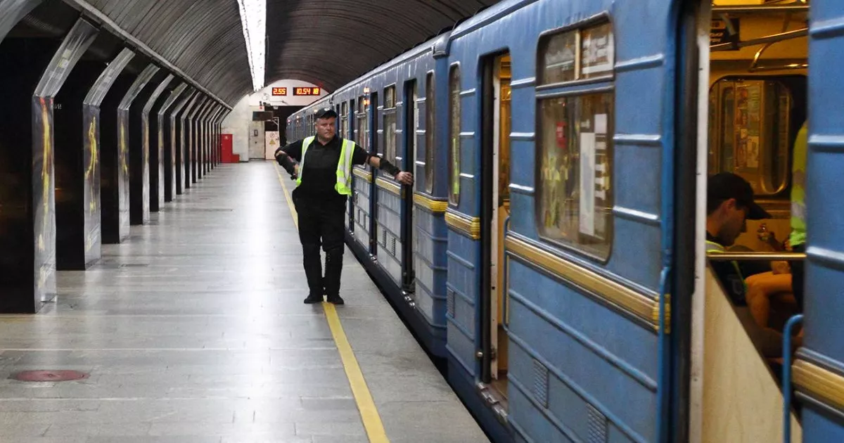Київська влада спростувала чутки про відключення світла в метро