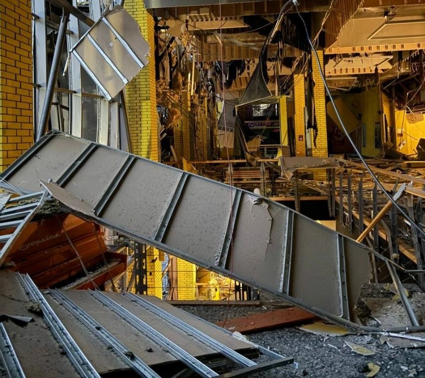 Після ракетного удару в Києві пошкоджено «Звірополіс»: тварин рятують