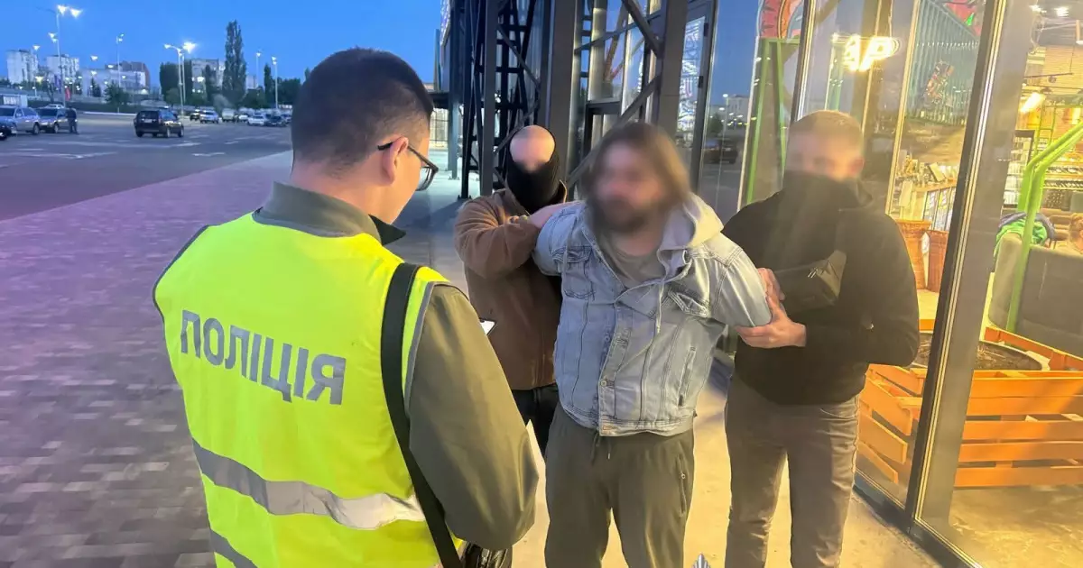 Вилучено арсенал зброї на $27 тис.: на Київщині ліквідували канал нелегального збуту озброєння