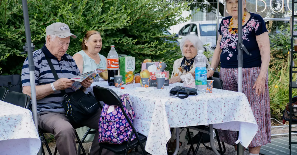 БФ «Юлині бабусі» на «Куражі»: як дідусі грали в шахи, а бабусі співали пісні барберу