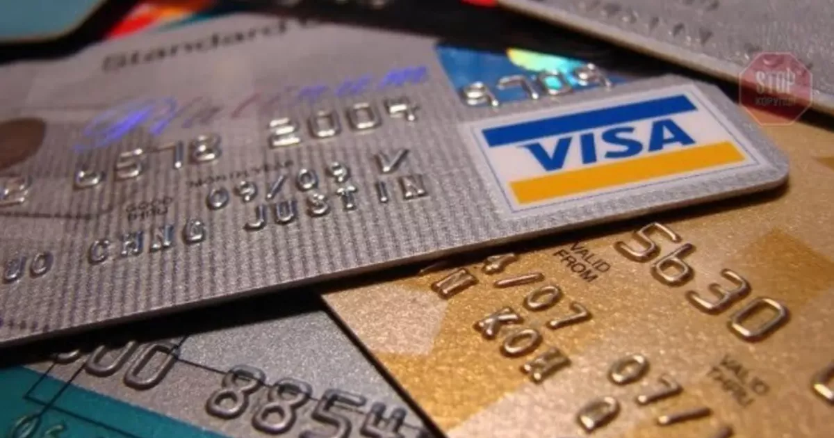 На Київщині викрили групу шахраїв, які купували косметику за допомогою підроблених карток