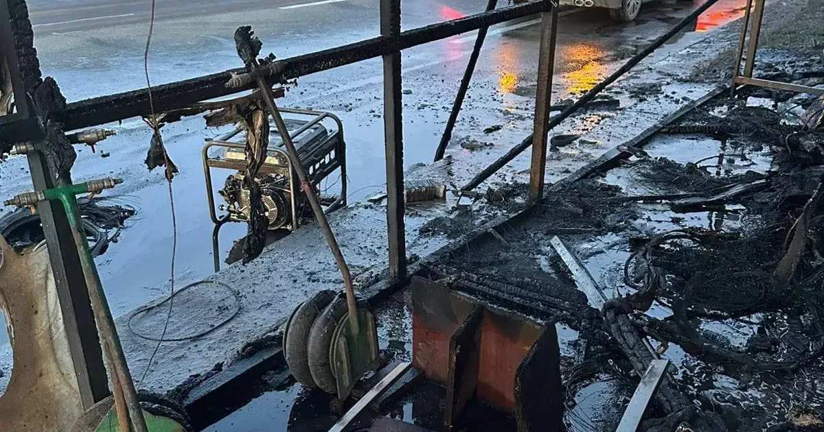 Генератор став причиною великої пожежі у Києві: на Воскресенці згорів шиномонтаж (ФОТО)