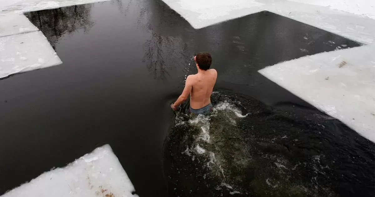 Де пірнути на Водохреща у Києві: список 12 безпечних пляжів з рятувальниками та медиками.