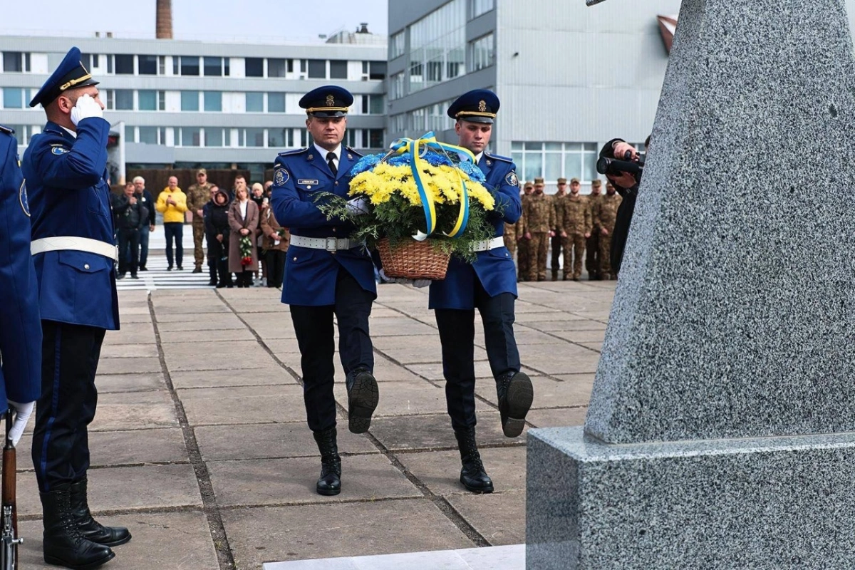 На ЧАЕС відкрили меморіал загиблим нацгвардійцям і працівникам станції