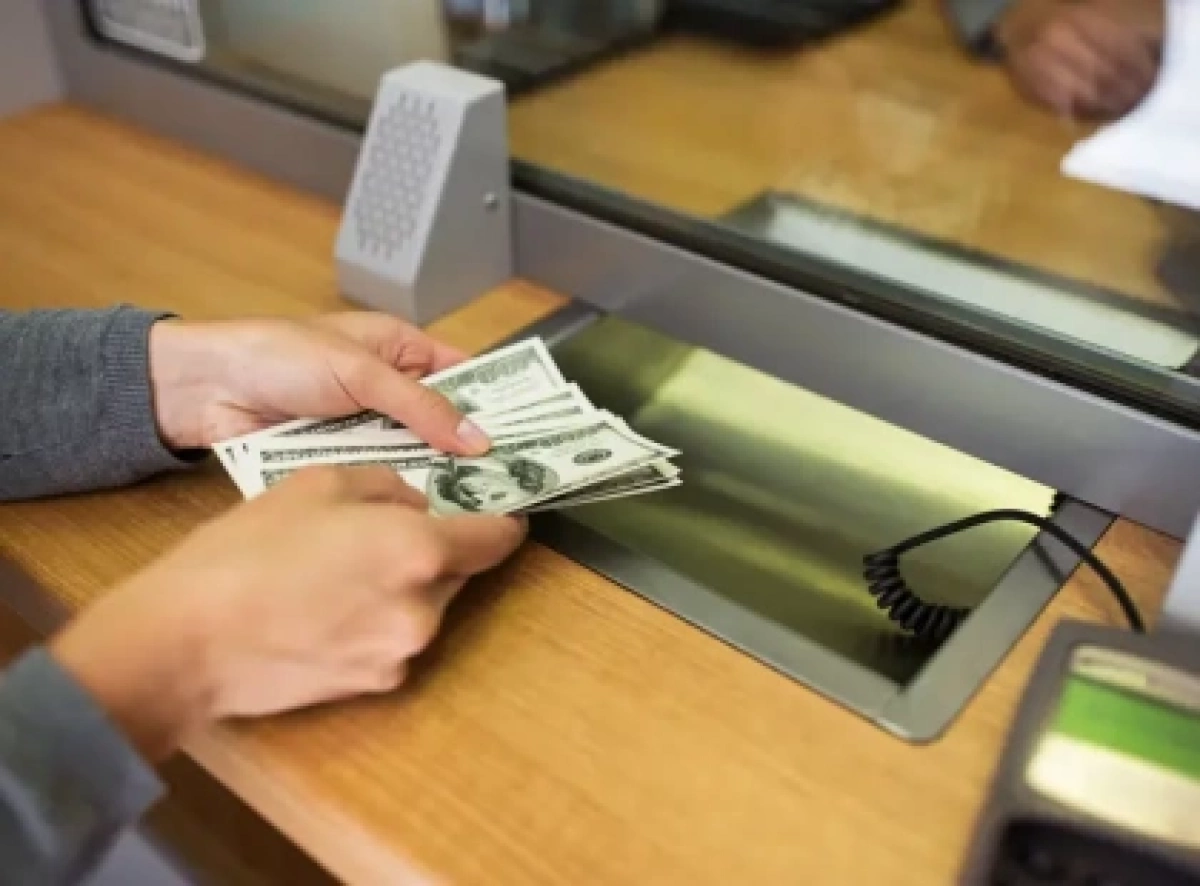 Курс валют у Києві: де вигідніше обміняти долар і євро