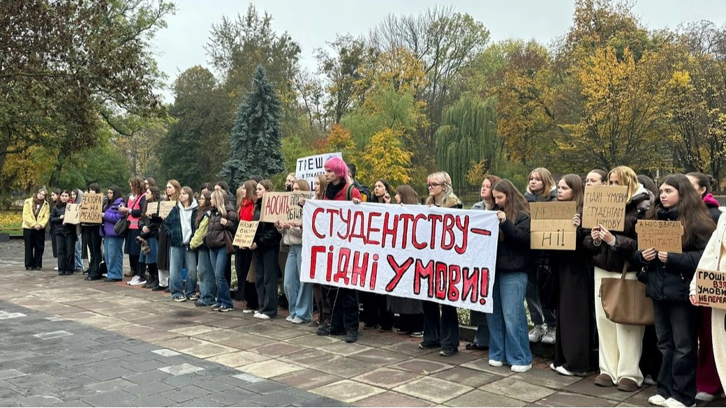 Студенти ЛНУ протестували через умови в корпусі: що пообіцяв ректор