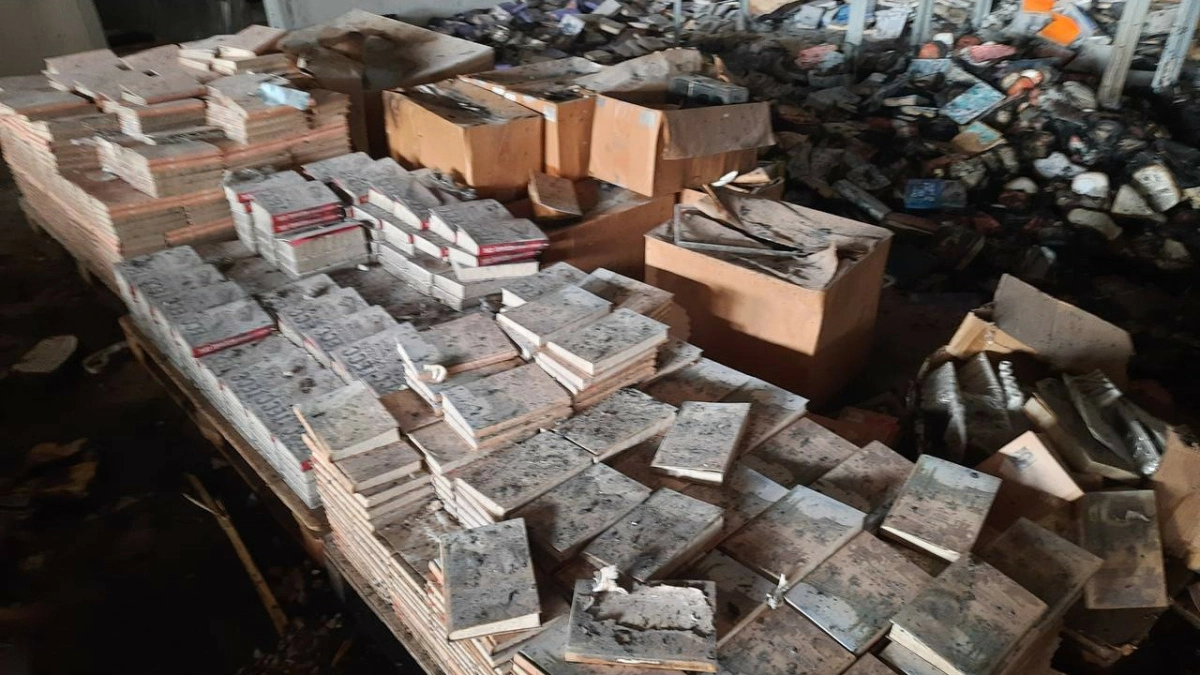 Російський обстріл зруйнував склад КСД: під ударом були 300 тисяч книжок