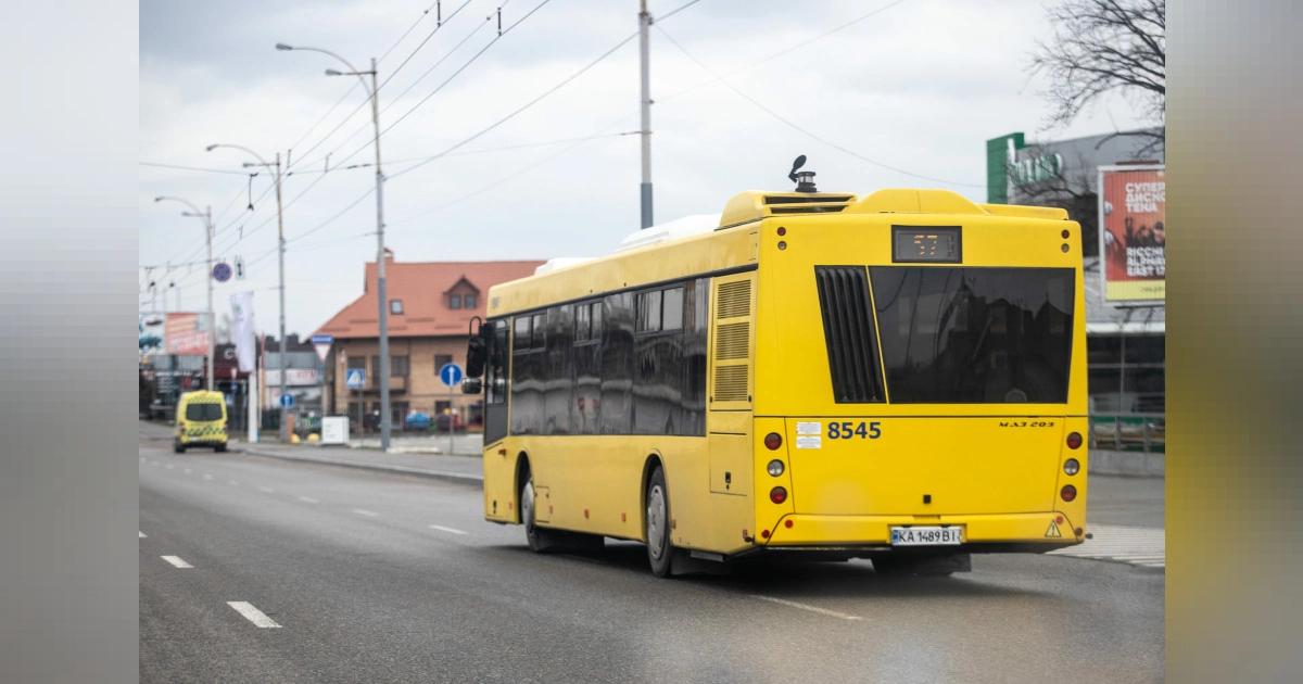 У Києві змінили маршрути транспорту: які автобуси й тролейбуси курсуватимуть