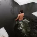 Де пірнути на Водохреща у Києві: список 12 безпечних пляжів з рятувальниками та медиками.