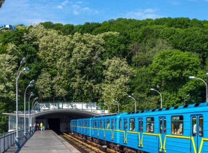 Модернізація Київського метрополітену: оголошено тендер - 10 млн грн на двері