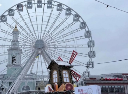 Небезпечні розваги: чому на Контрактовій терміново закрили колесо огляду (фото)