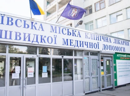 Скандал у Київській лікарні швидкої допомоги: поранений військовий чекав операції із кровотечею з голови
