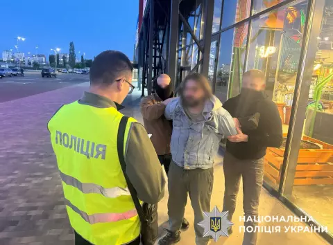 Вилучено арсенал зброї на $27 тис.: на Київщині ліквідували канал нелегального збуту озброєння