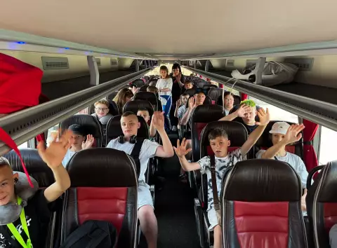 60 дітей захисників та захисниць з Київщини в подорожували до Іспанії