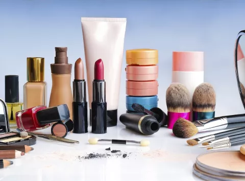 Нацполіція викрила масштабну схему шахрайства із зламаними банківськими картками