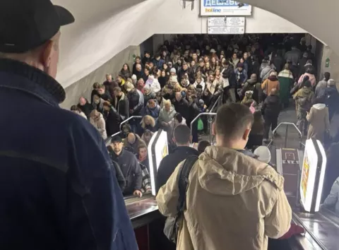 Київ і область без світла: перебої з електропостачанням паралізували частину метро