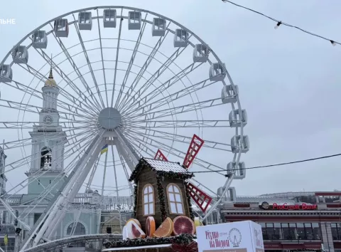 Небезпечні розваги: чому на Контрактовій терміново закрили колесо огляду (фото)