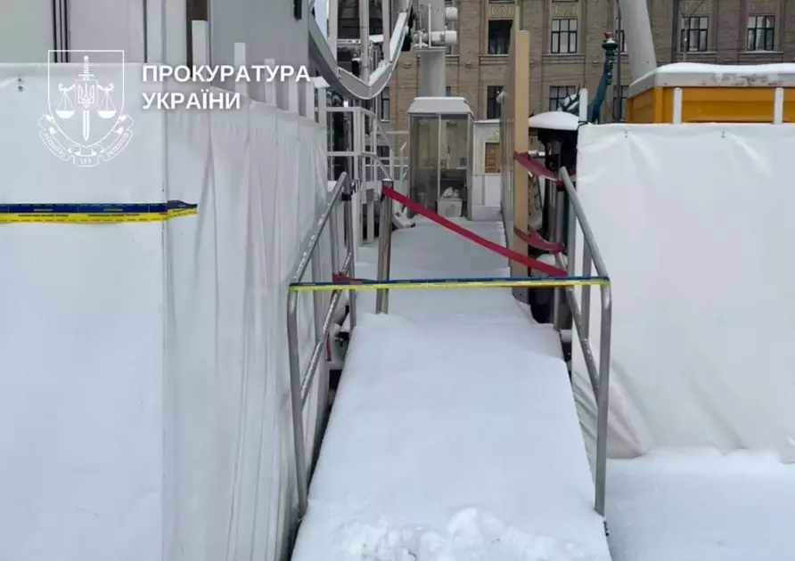 Небезпечні розваги: чому на Контрактовій терміново закрили колесо огляду (фото) - 1